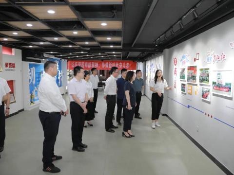 团省委副书记张迎春来尊龙凯时集团调研共青团事情