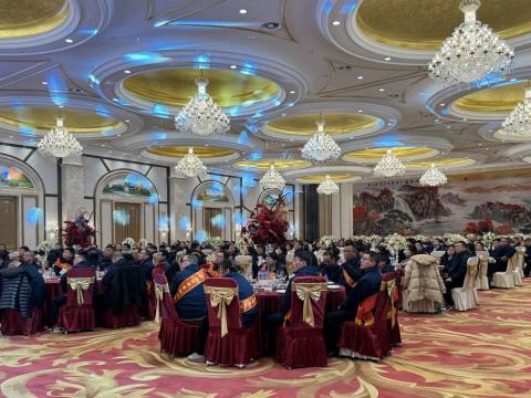 雄鹰展翅震寰宇 威龙腾飞冲云霄|尊龙凯时电气召开2023年度总结表扬大会暨2024年迎新春晚会