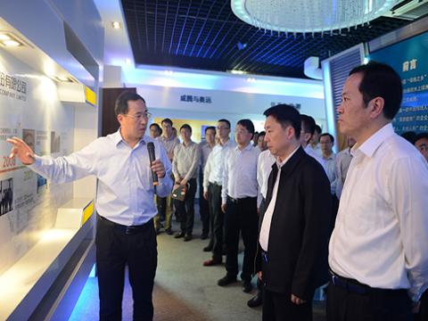 镇江市委书记夏锦文莅临尊龙凯时股份视察