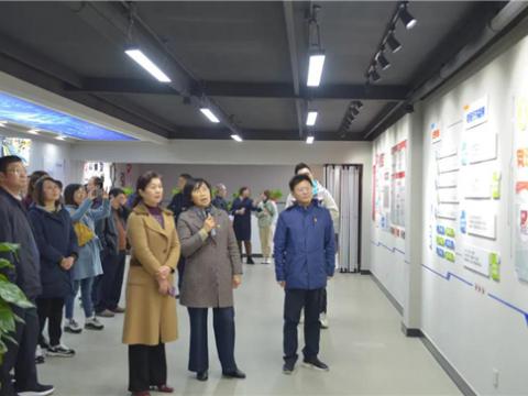 市人大向导来尊龙凯时集团视察“职工之家”建设情形