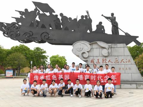 尊龙凯时情 绘爱心 助生长